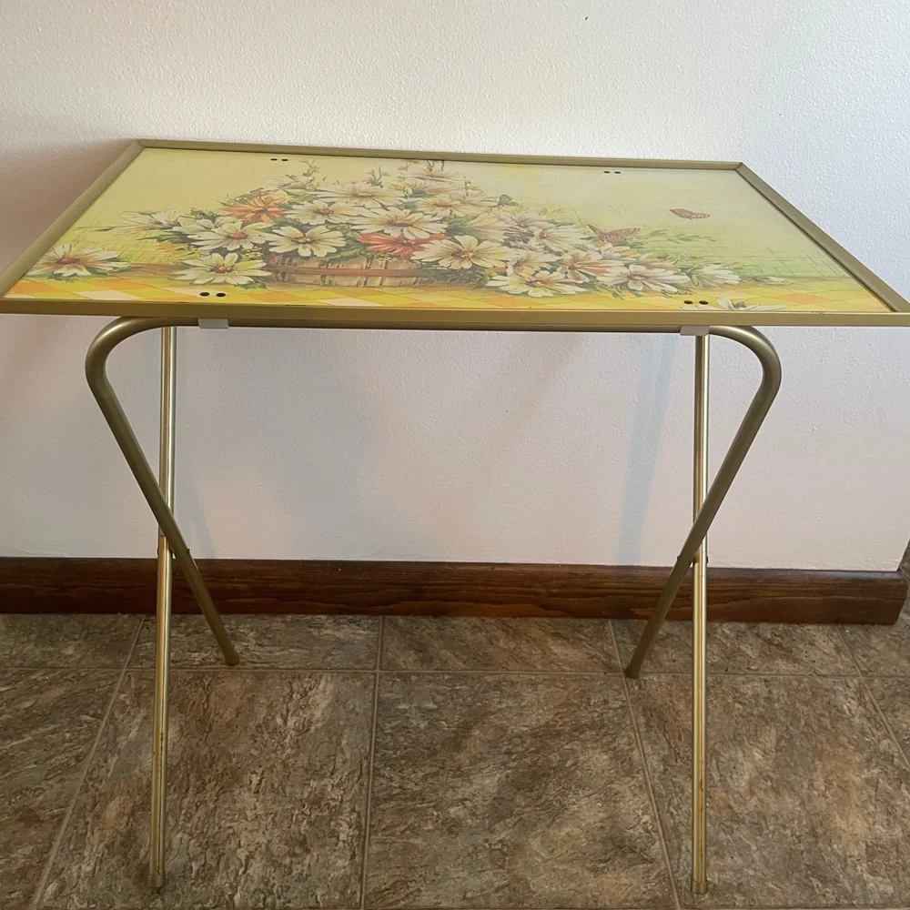VTG Lavada Floral basket and butterfly tv tray. 24”x223”x13” retrodecor cottage - Picture 2 of 13
